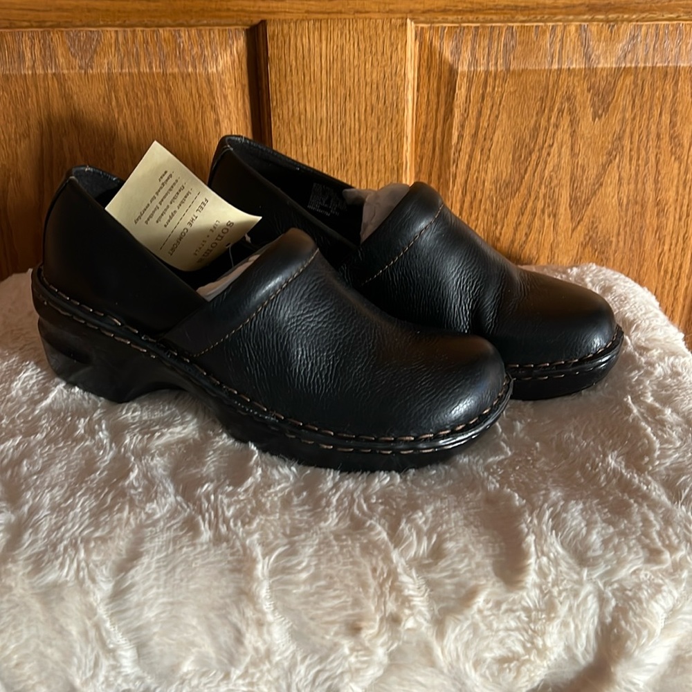Sonoma brand new nurse shoe size 8  , leather upper  still have original box